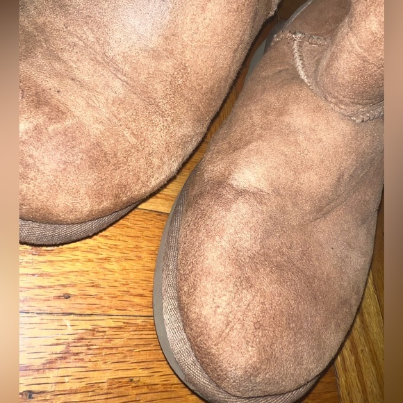 UGG Women’s Classic Short II Boots - Picture 8 of 9